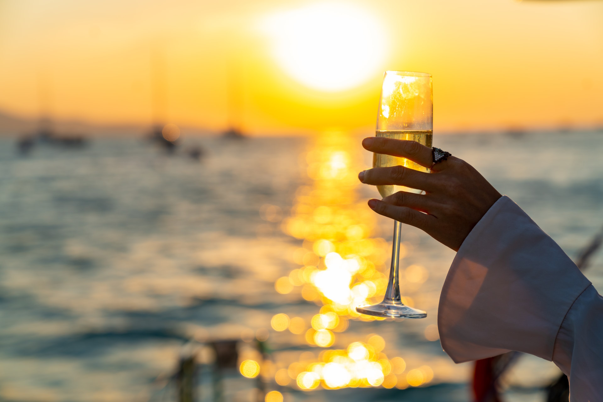 Intimate evenings at sea: How to create the perfect yacht date